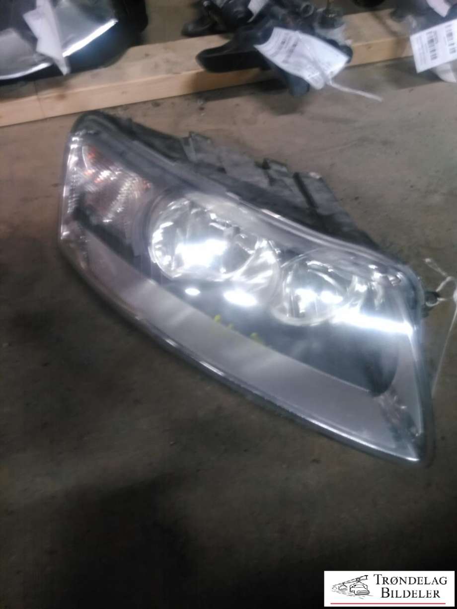 Frontlykt høyre halogen til Audi A6 2005-2008 (Type III, Fase 1) (C6) (C6) (4F0 941 004 A|4F0 941 004 EA|)