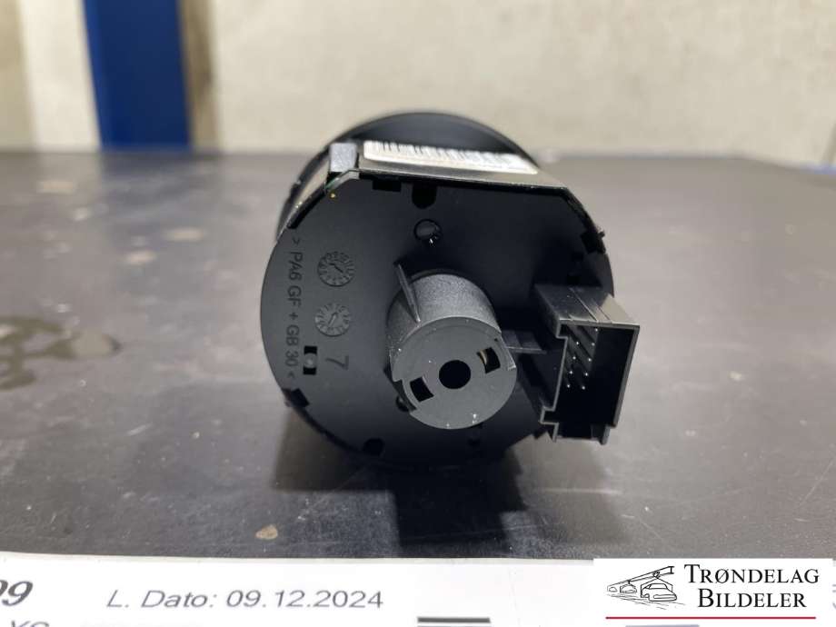 Bryter lys til VW Caddy 2015-2020 (Type III, Fase 3)  (1K0 941 431 BK|)