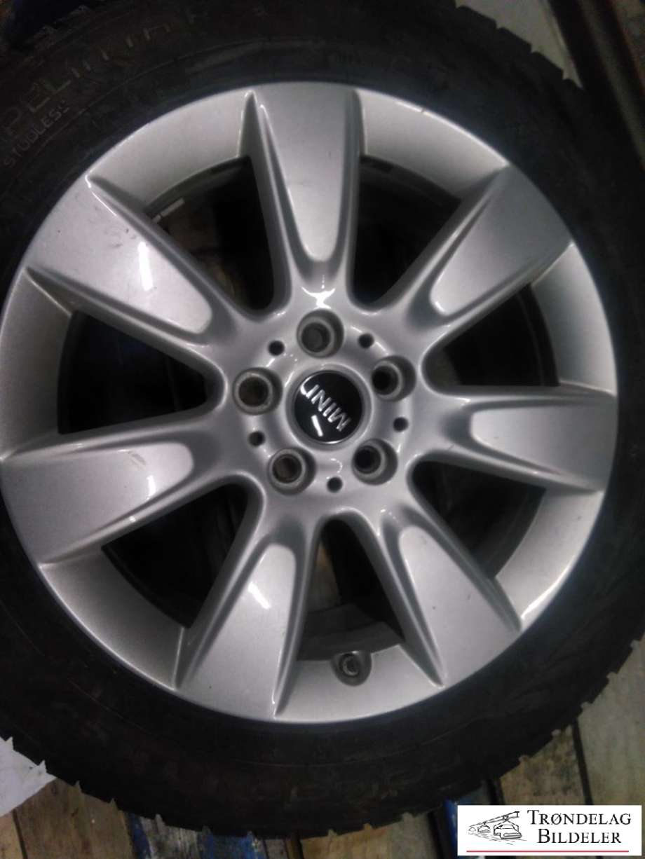 Hjulsett aluminium vinter til Mini Countryman 2017-2023 (F60) (F60) (NOKIAN|225/55R17 5X112 7.5JX17 ET51 CB66.6MM|4-5 MM MØNSTERDYBDE|PROD: 42-18)