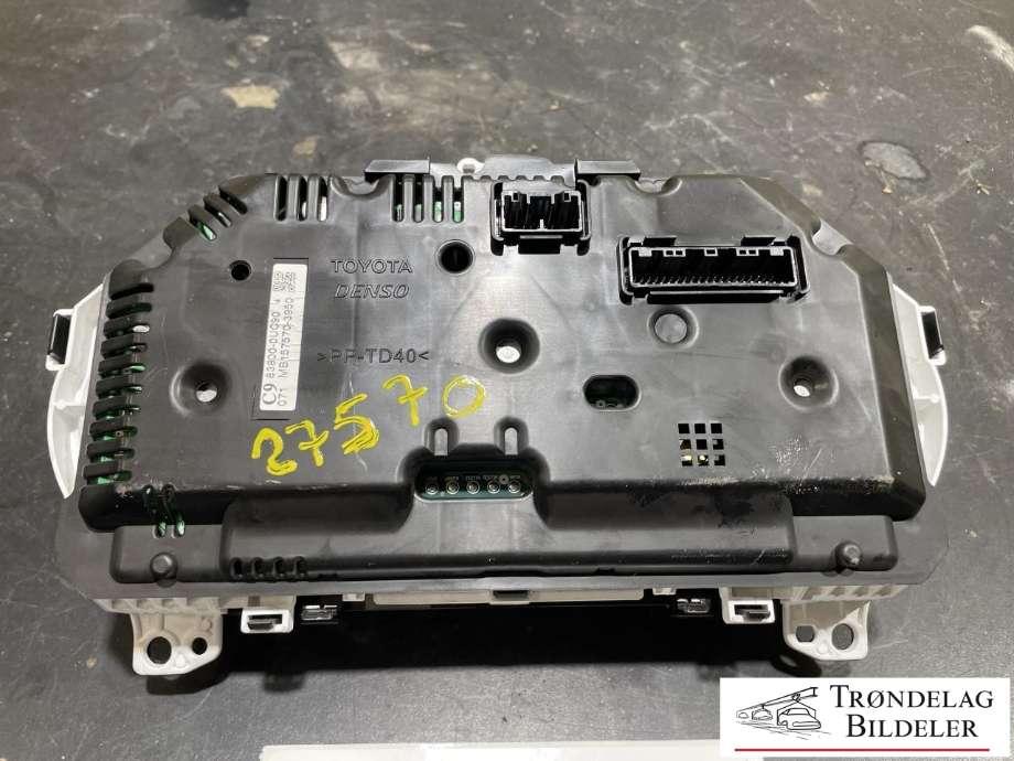 Instrumentpanel til Toyota Yaris 2014-2020 (Type III, Fase 2) (83800-0U090|MB157570-3950|)