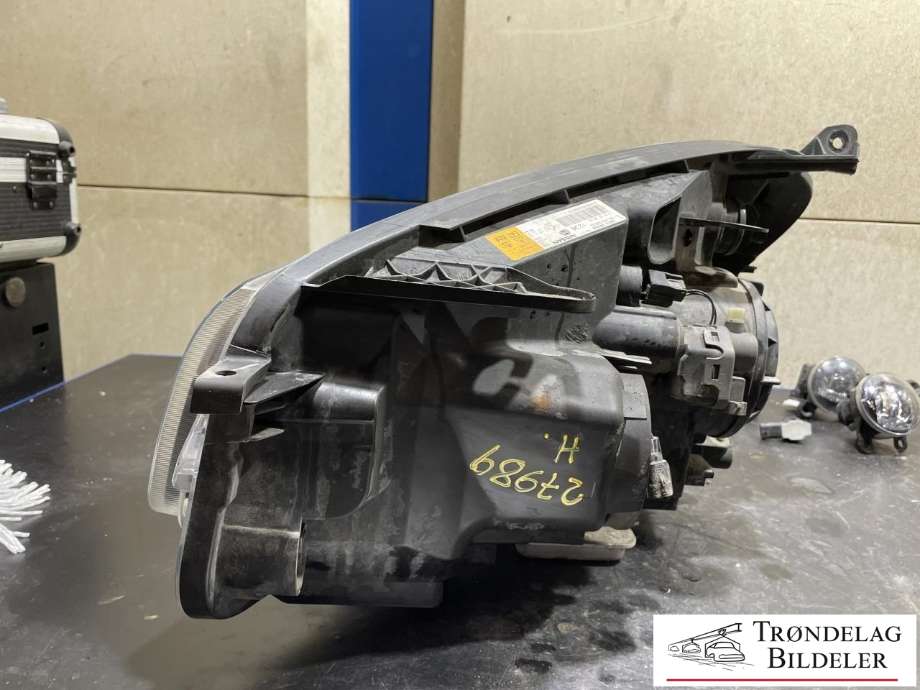 Frontlykt høyre xenon til Nissan Qashqai 2010-2014 (Type I, Fase 2) (NISSAN|1EL 010 335-32|)