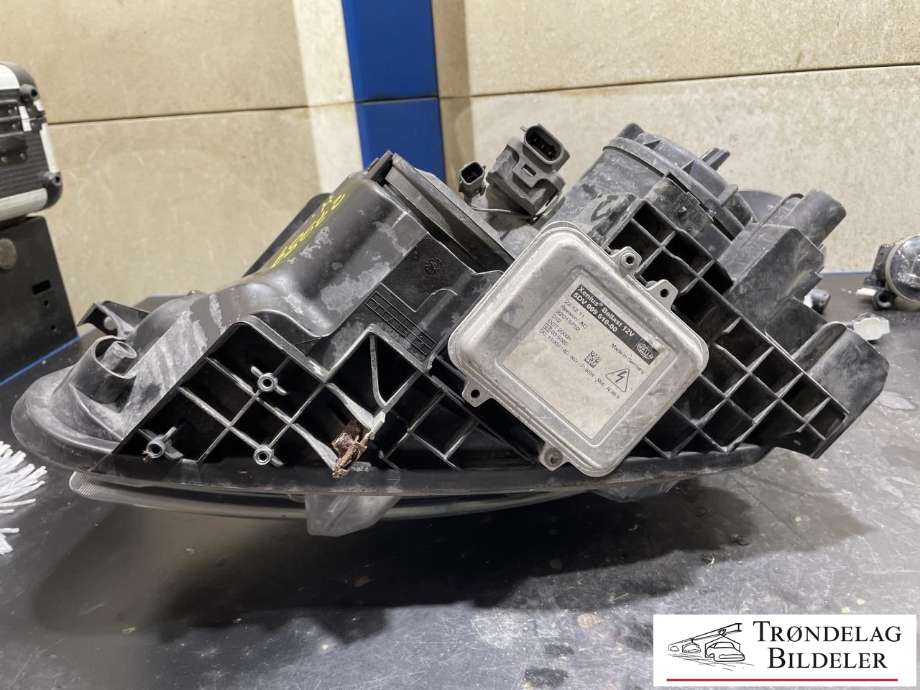 Frontlykt høyre xenon til Nissan Qashqai 2010-2014 (Type I, Fase 2) (NISSAN|1EL 010 335-32|)
