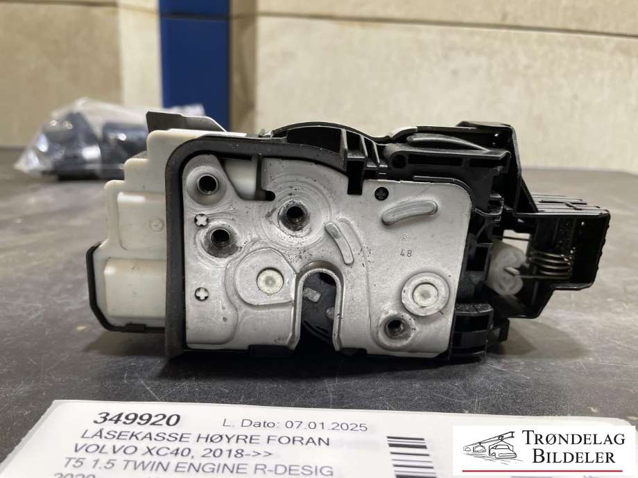 Låsekasse høyre foran til Volvo XC40 2018-2024 (31462456|)