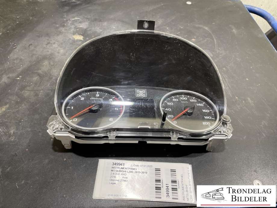 Instrumentpanel til Mitsubishi L200, 2015-2019 (Type V, Fase 1)  (8100B996)