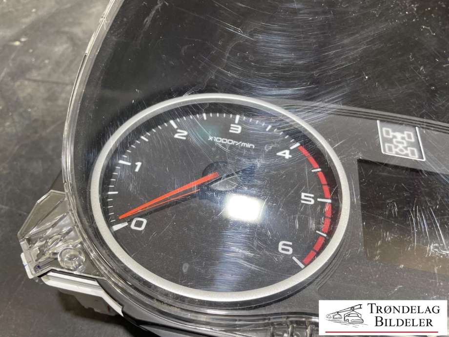 Instrumentpanel til Mitsubishi L200 2015-2019 (Type V, Fase 1)  (8100B996|)