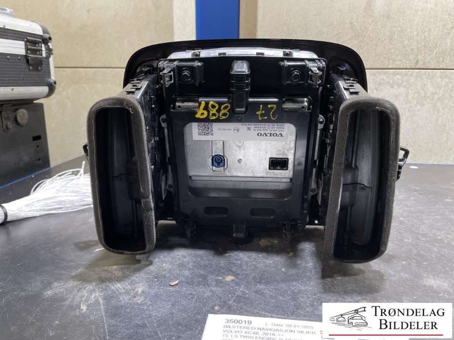 Bilstereo navigasjon skjerm til Volvo XC40 2018-2024 (VOLVO|32247465 AA|)