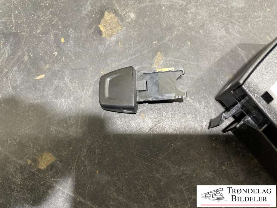 Dashbord telefon til Volvo XC40 2018-2024  (VOLVO|31494702|)