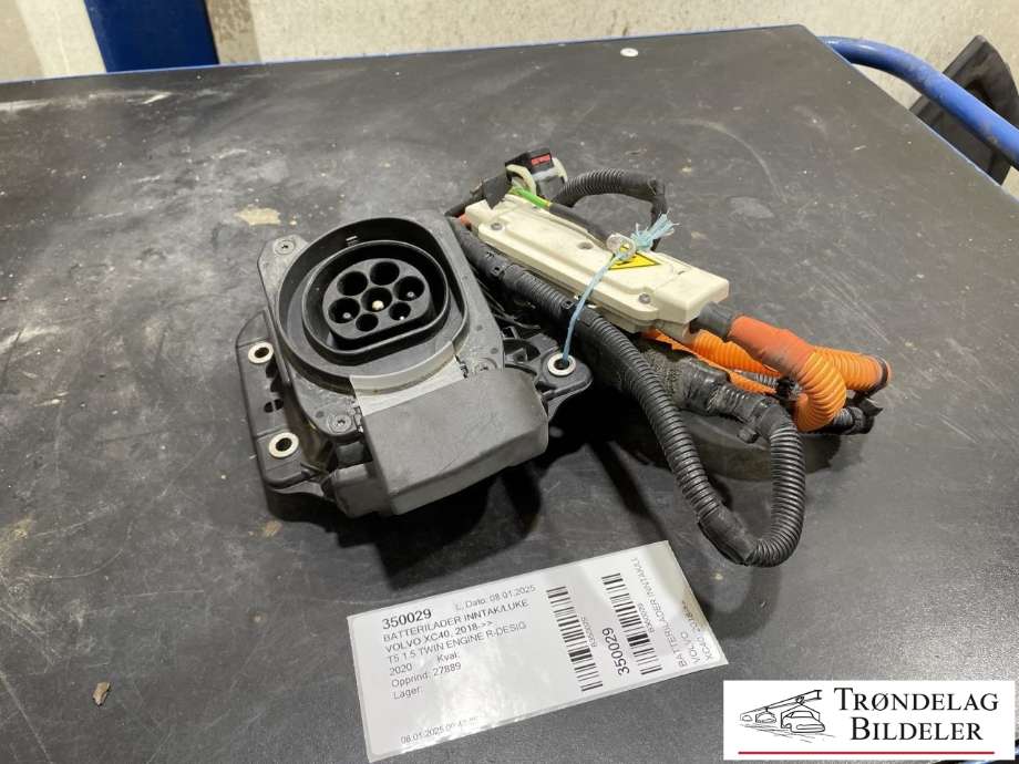 Batterilader inntak/luke til Volvo XC40, 2018-2024  (32266404)
