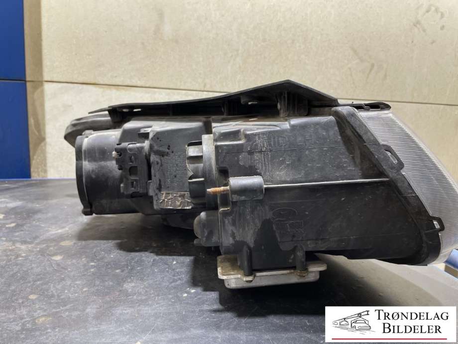 Frontlykt venstre xenon til Hyundai Santa Fe 2010-2012 (Type II, Fase 2)