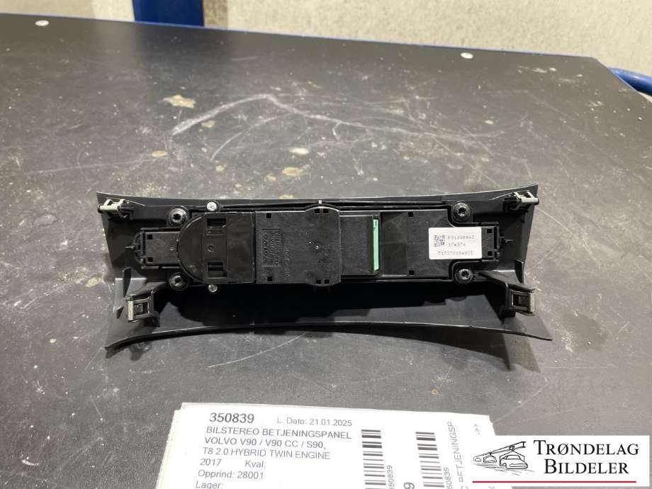 Bilstereo betjeningspanel til Volvo V90 / V90 CC / S90 2016-->>  (P31398845|)