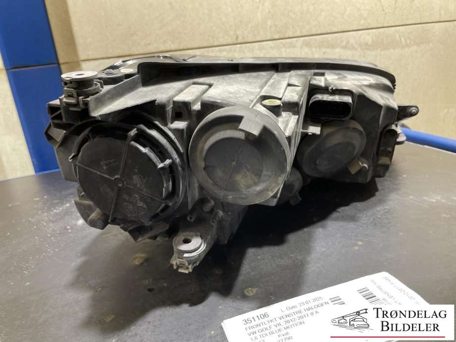Frontlykt venstre halogen til VW Golf VII 2012-2017 (Fase 1)  (5G1941005|5G1941005E|5G1 941 029|)