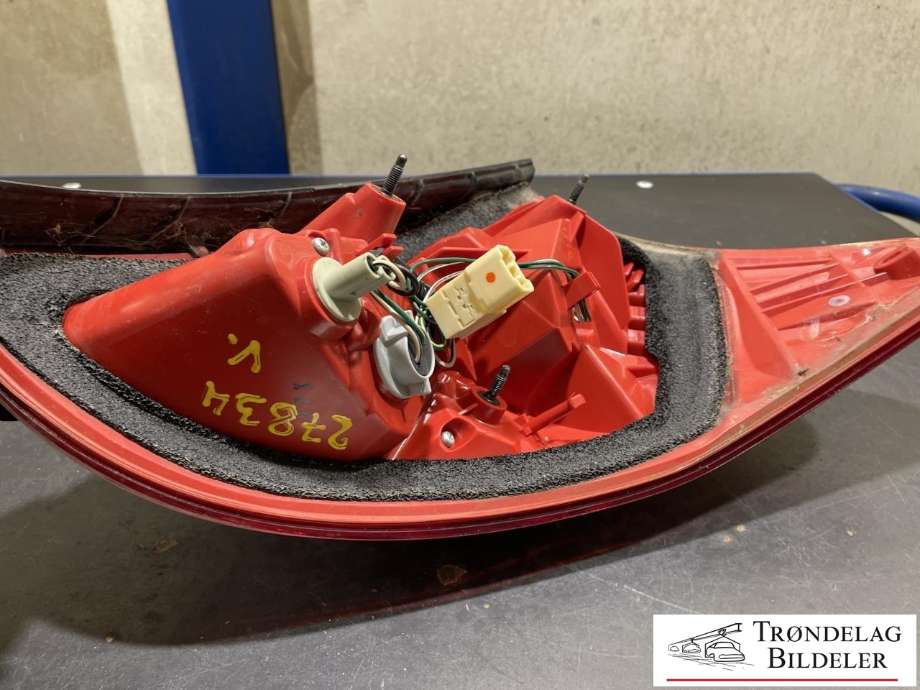 Baklykt venstre til Toyota RAV4 2009-2013 (Type III, Fase 2)  