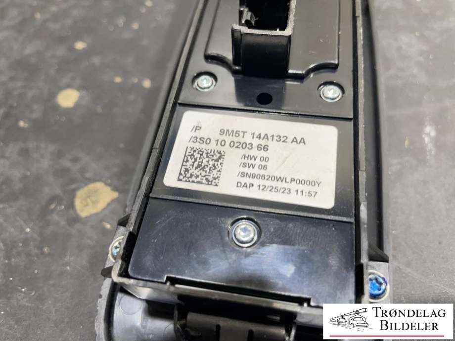 Bryter ruteheis førerdørspanel til Ford Kuga 2008-2012 (Type I) (9M5T 14A132 AA|)