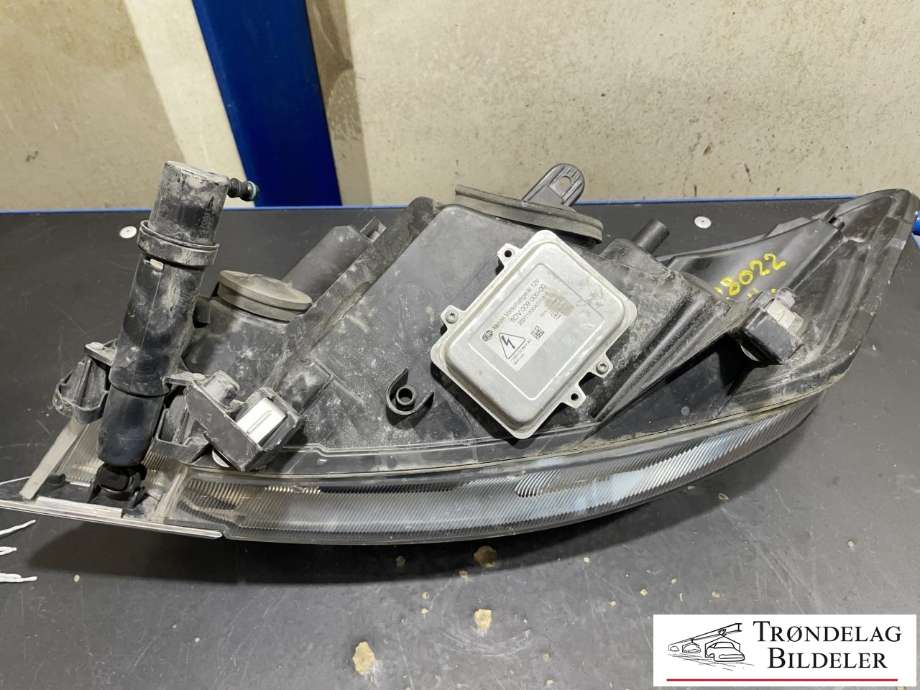 Frontlykt høyre xenon til Ford Kuga 2008-2012 (Type I)  (HELLA|8V41-13D154-AF|)