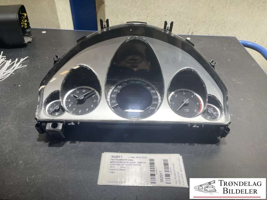 Instrumentpanel til Mercedes E-Klasse, 2009-2013 (Fase 1) (W212) (W212) (A 212 900 16 14)