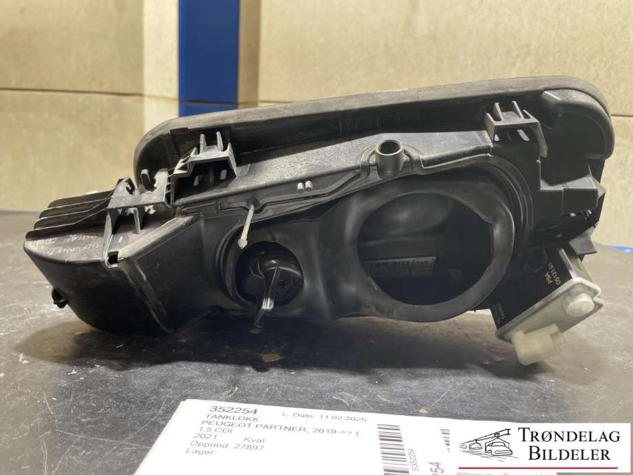 Tanklokk til Peugeot Partner 2019-->> (Type III)