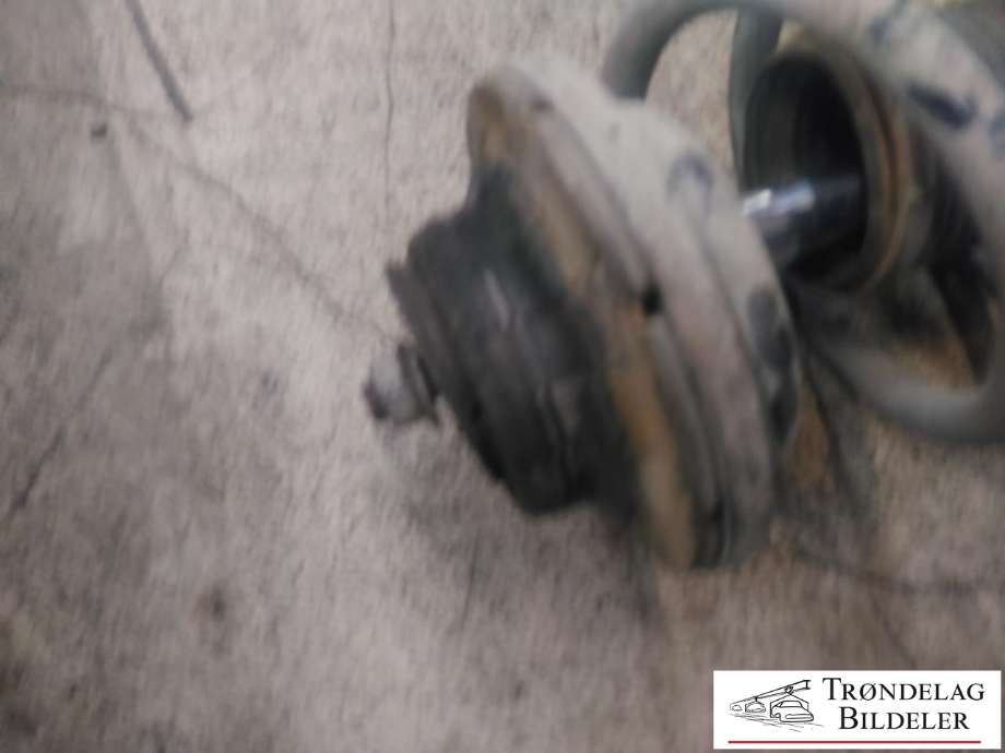 Fjærbein venstre foran til VW Transporter / Caravelle 2009-2015 (Fase 2) (T5) (T5) (7E5413031C|7E0 411 105 D|)