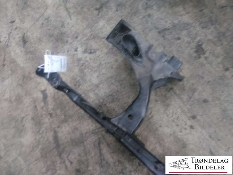 Frontplate til VW Transporter / Caravelle 2003-2009 (Fase 1) (T5) (T5) (7H0 805 598|)