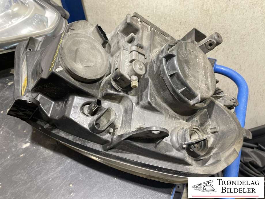 Frontlykt venstre xenon til Nissan Qashqai 2007-2010 (Type I, Fase 1)  (26060 JD91A|)