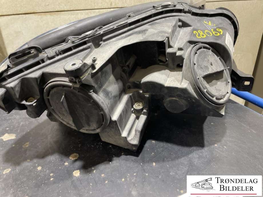 Frontlykt venstre halogen til Mercedes ML 2011-2015 (Fase 1) (W166) (W166) (A1668206659|A1668200161|A1668208361|A1668204659|)