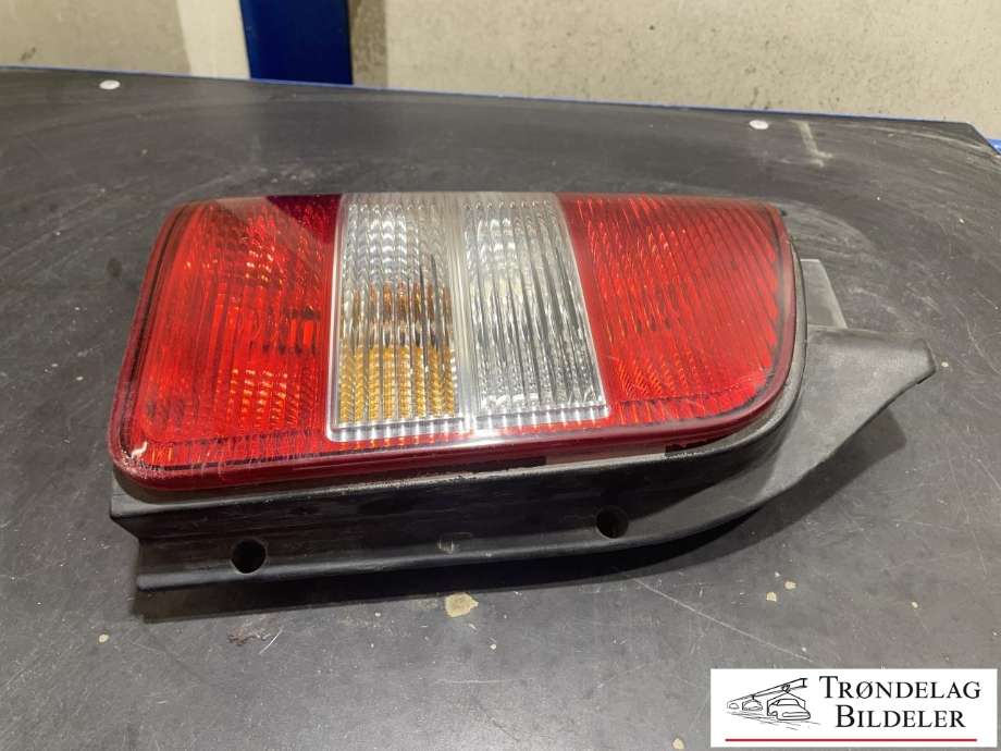 Baklykt venstre til VW Transporter / Caravelle 2009-2015 (Fase 2) (T5) (T5) (7H0 945 095 L|)
