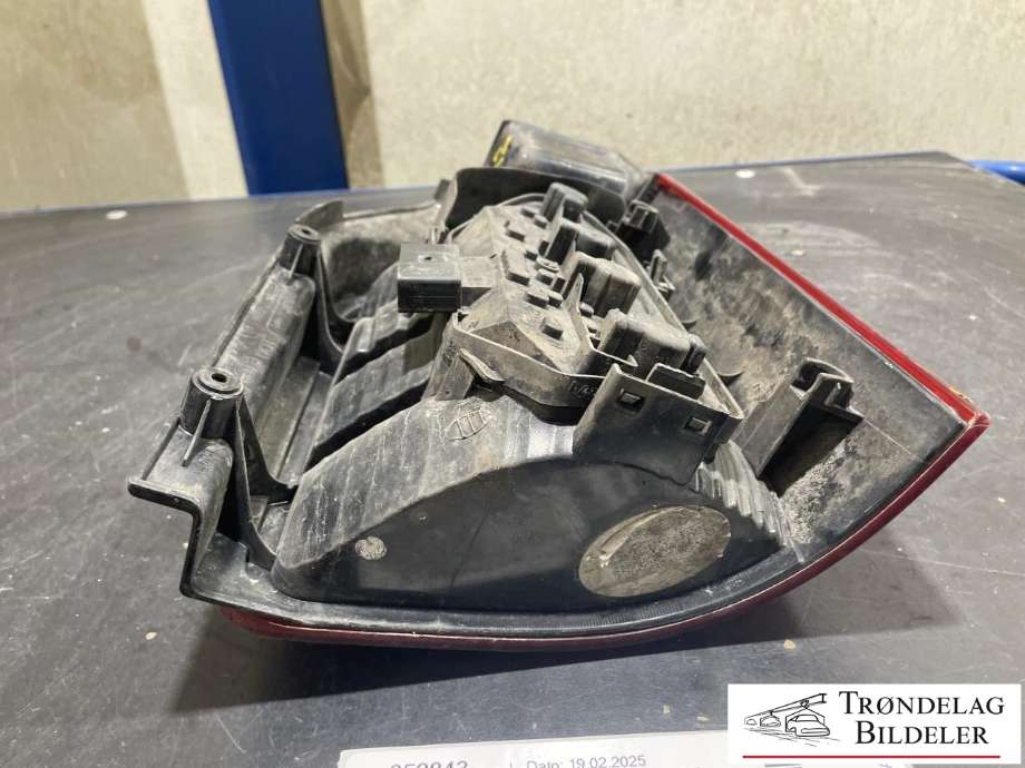 Baklykt venstre til VW Transporter / Caravelle 2009-2015 (Fase 2) (T5) (T5) (7H0 945 095 L|)