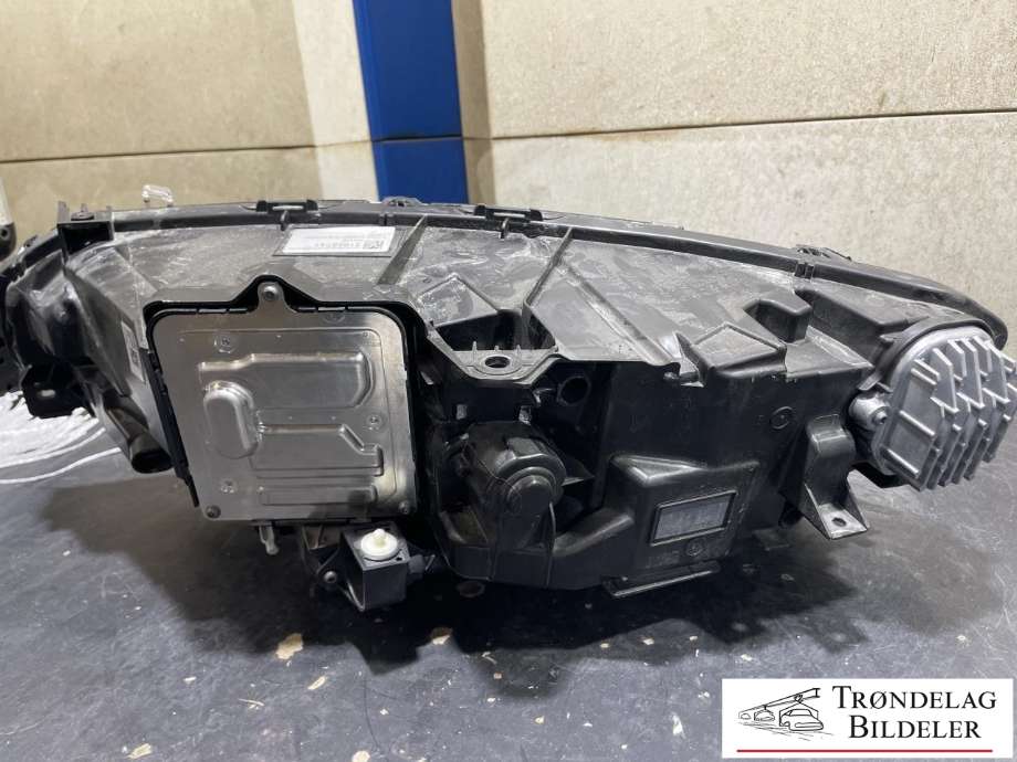 Frontlykt høyre xenon til Volvo V90 / V90 CC / S90 2016-->>  (31655741|)