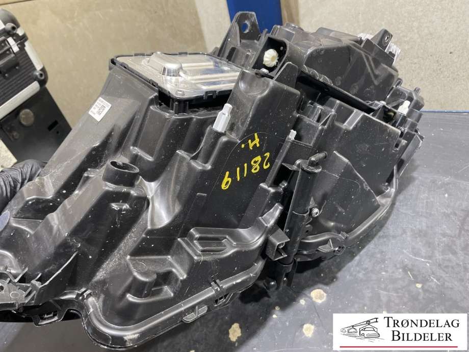 Frontlykt høyre xenon til Volvo V90 / V90 CC / S90 2016-->>  (31655741|)