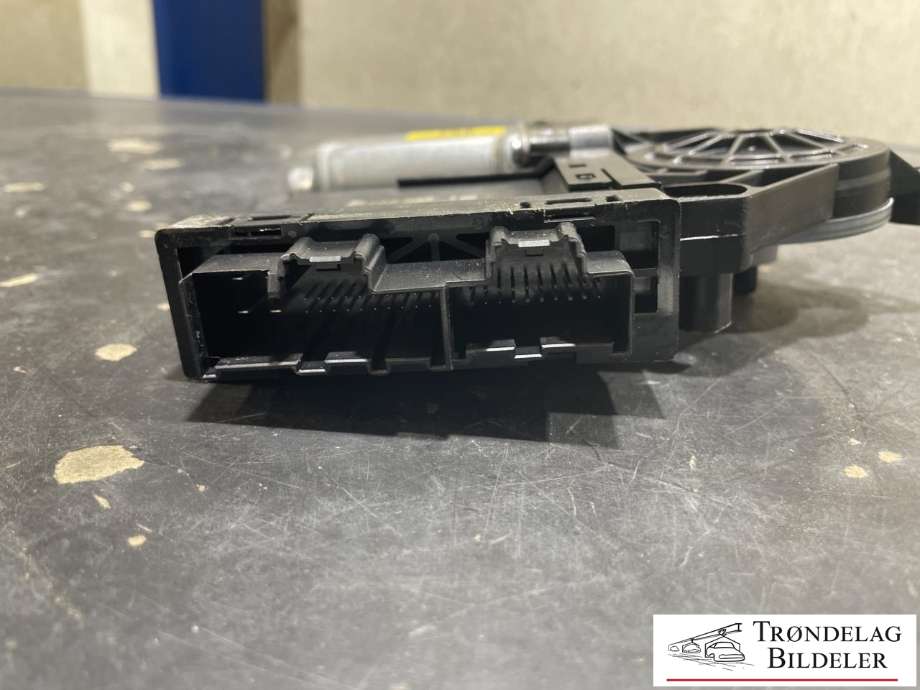 Ruteheis, kun motor, venstre foran til Volvo V90 / V90 CC / S90 2016-->> (31674755|)