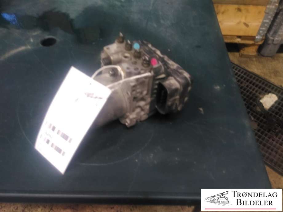 ABS sentral til Isuzu D-Max, 2012-2017 (Type II, Fase 1)  (8982324810)
