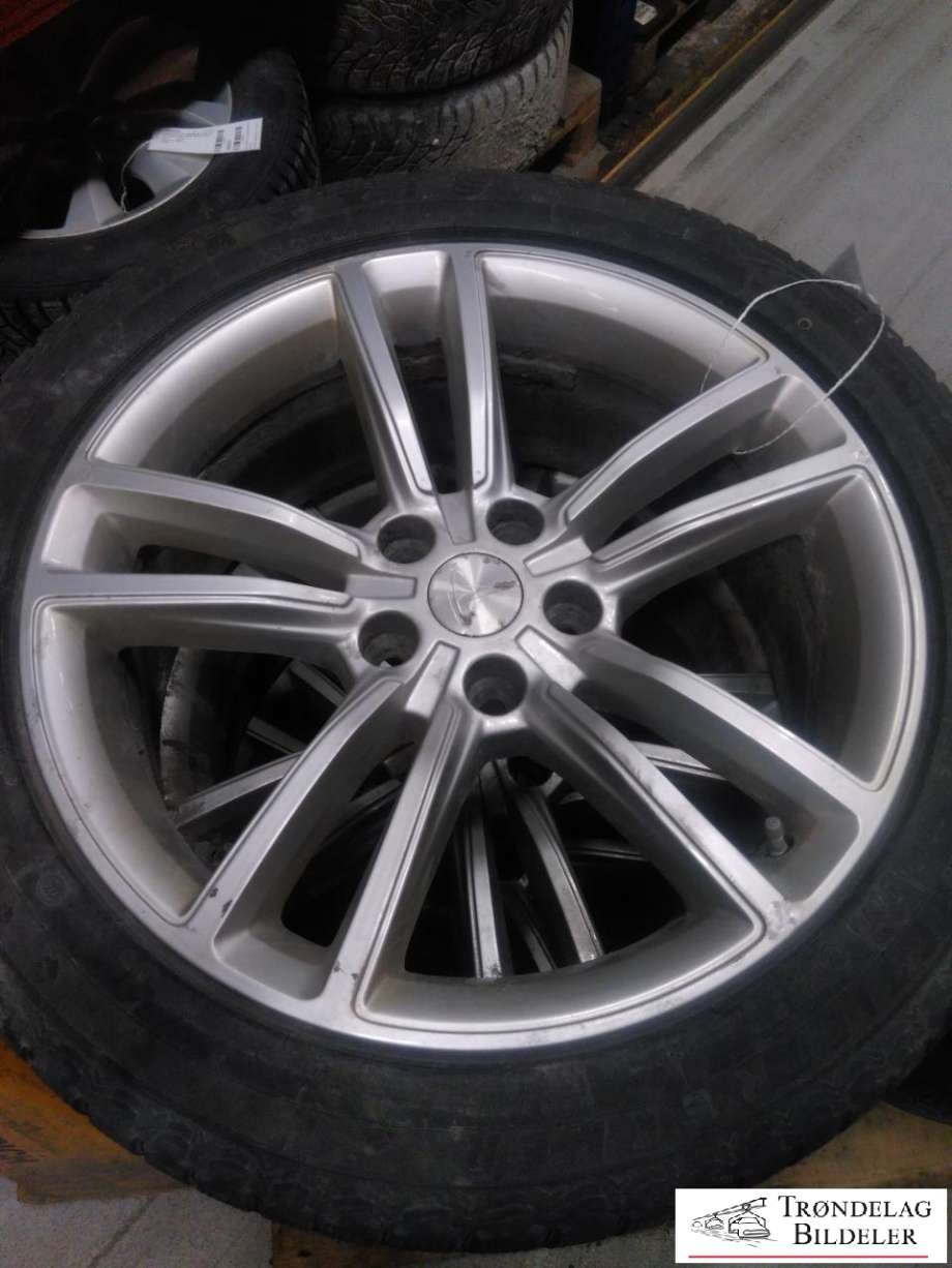 Hjulsett aluminium vinter til Tesla Model S 2013-2016 (Fase 1)  (MAXXIS|245/45/R19 5X120 8JX19 ET40 CB 64.1MM|CA 5 MM MØNSTERDYBDE|PROD 21-20 PIGGFRI)