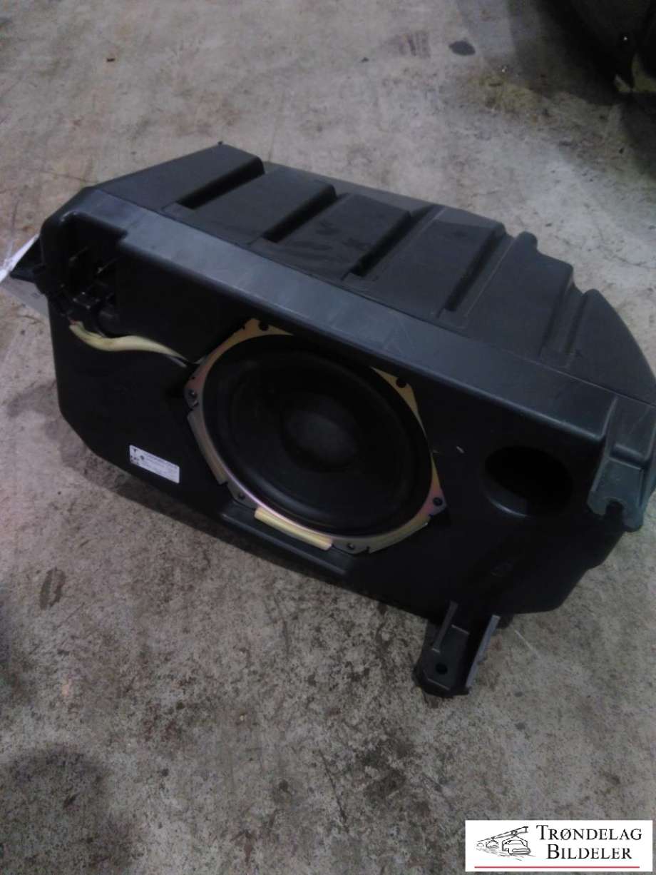Bilstereo sub-woofer til Tesla Model X, 2016-->>  (1050085-00-D)