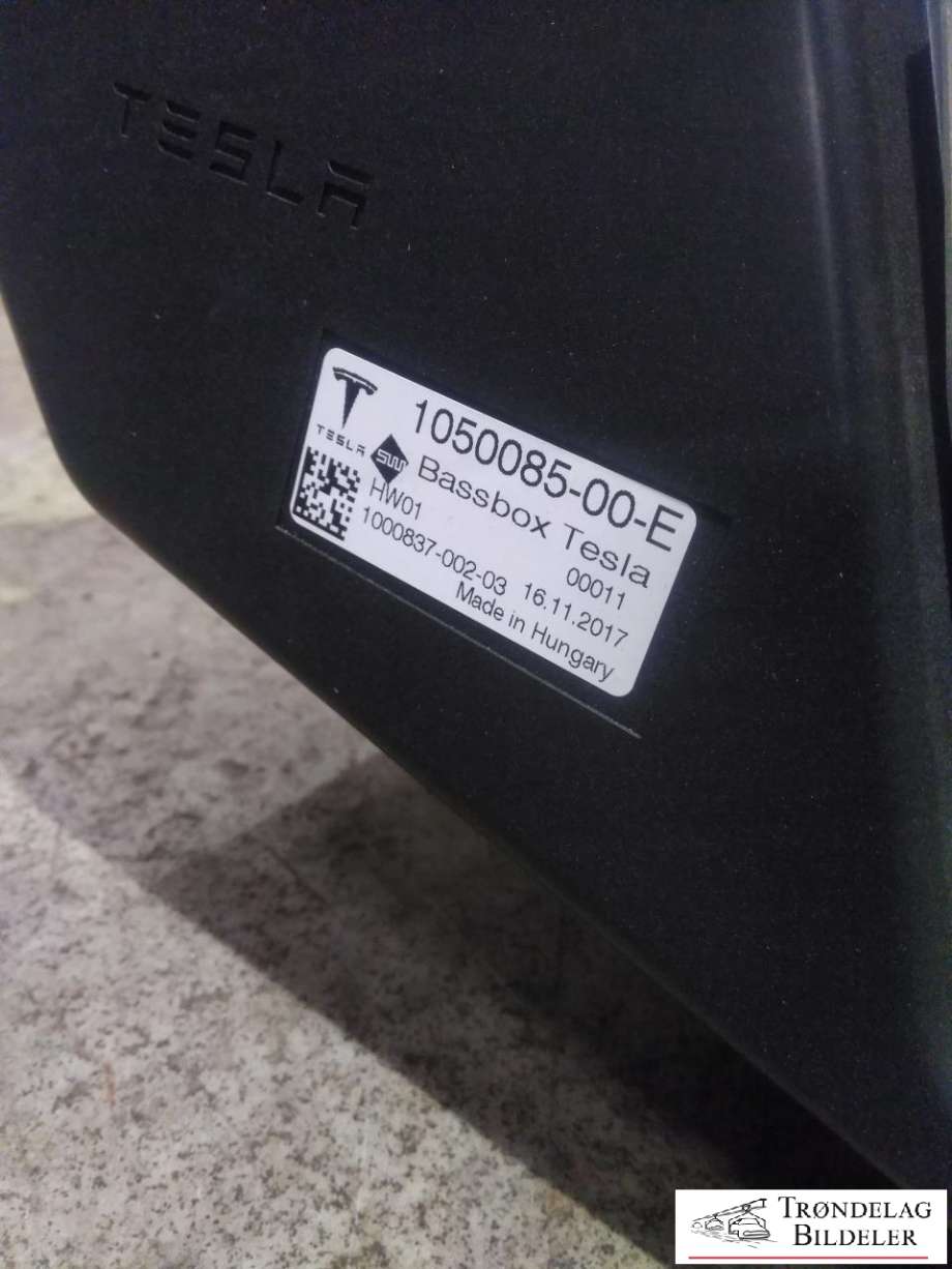 Bilstereo sub-woofer til Tesla Model X 2016-->>  (1050085-00-D|)