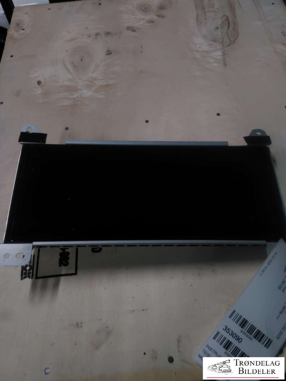 Instrumentpanel til Tesla Model X, 2016-->>  (1004788-00-G)
