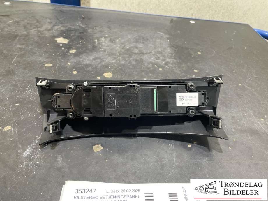 Bilstereo betjeningspanel til Volvo V90 / V90 CC / S90 2016-->> (P31398845|)
