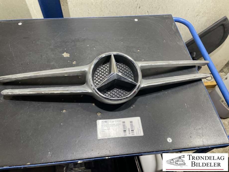 Grill til Mercedes E-Klasse, 2013-2016 (Fase 2) (W212) (W212) (A 212 885 06 22)