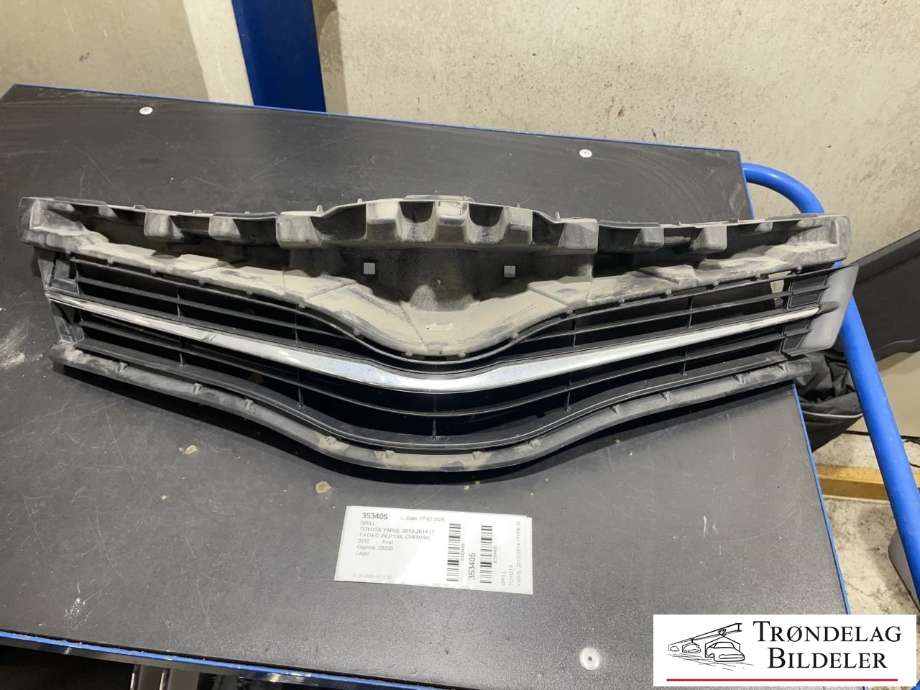 Grill til Toyota Yaris, 2012-2014 (Type III, Fase 1)  