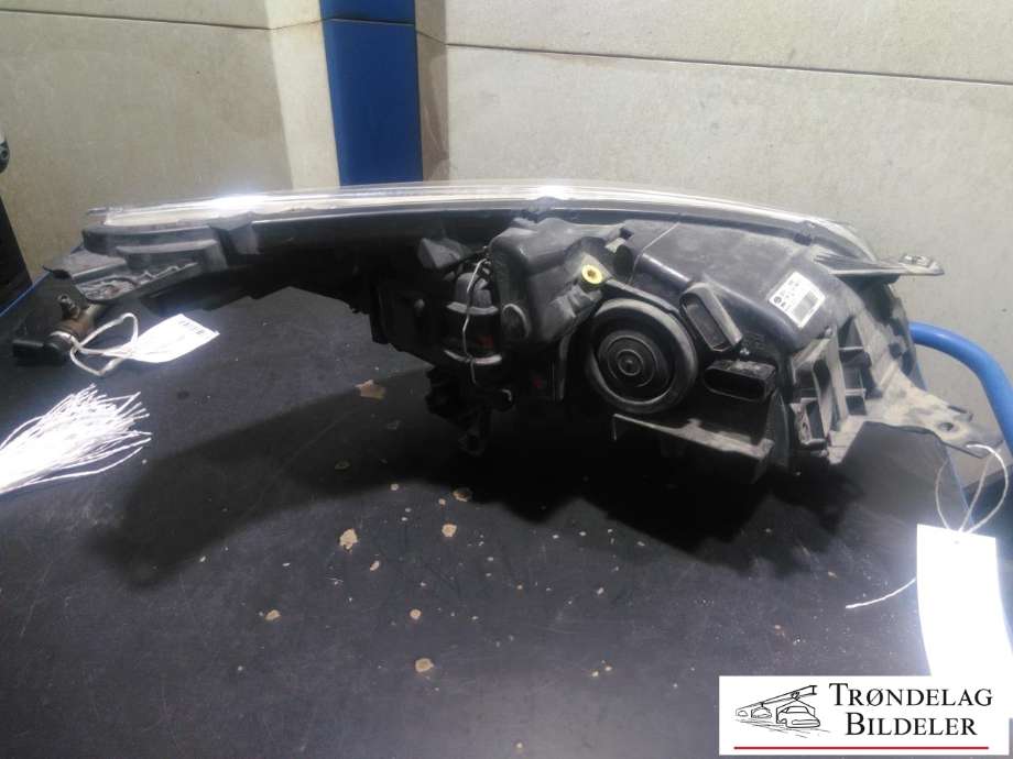 Frontlykt venstre halogen til Ford Kuga 2013-2019  (CV44-13W030-AE|1808350|)