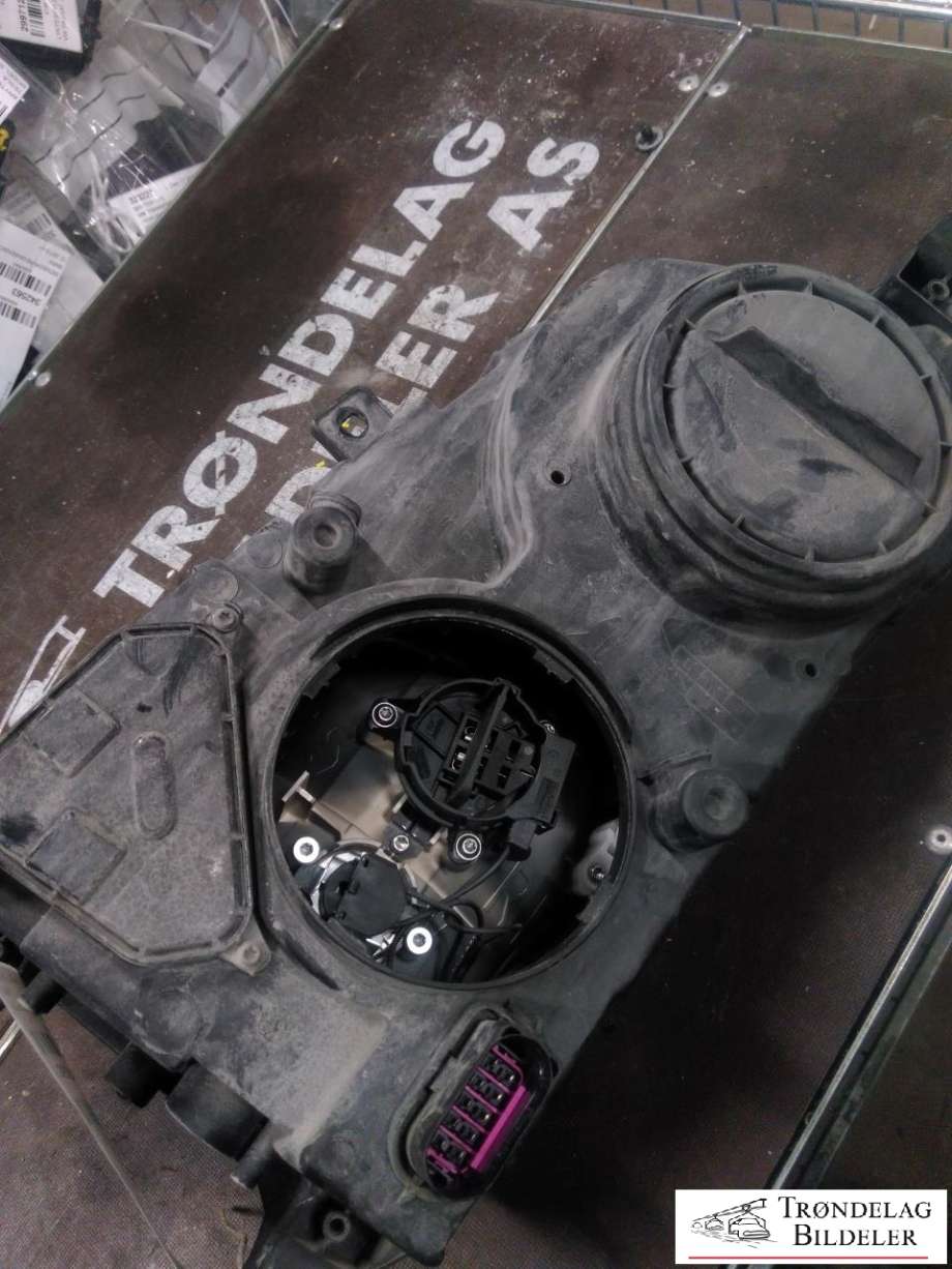 Frontlykt høyre halogen til VW Crafter 2011-2016 (Type I, Fase 2)  (2E1941006|)