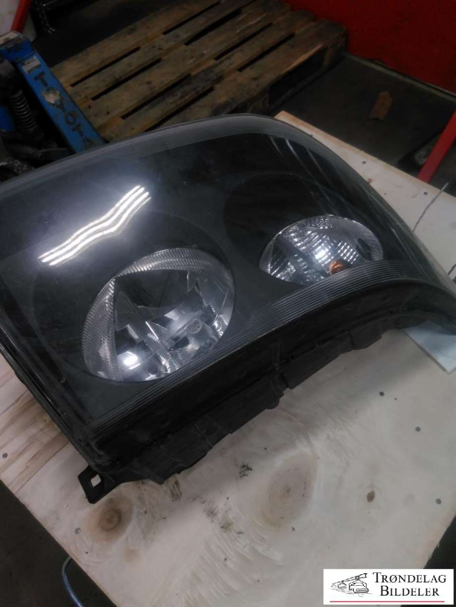 Frontlykt venstre halogen til VW Crafter 2011-2016 (Type I, Fase 2)  (2E1941005|)