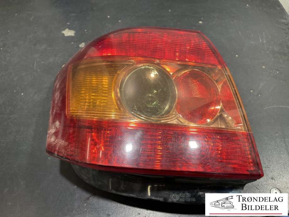 Baklykt høyre til Toyota Corolla, 2002-2007  (81551-02300)