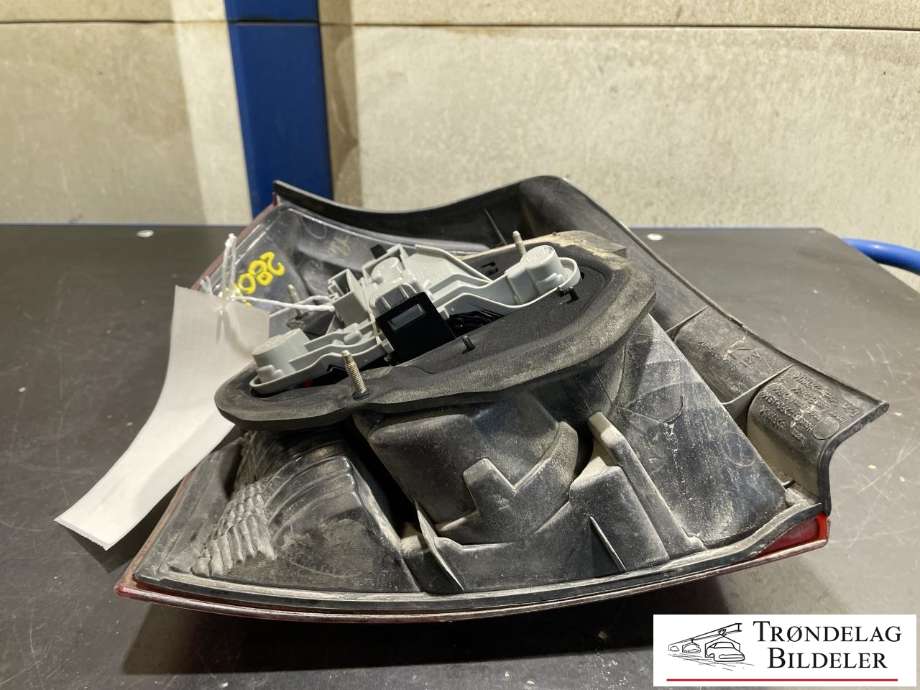 Baklykt høyre til Toyota Corolla 2002-2007  (81551-02300|02-100|)