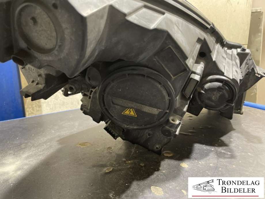Frontlykt venstre xenon til Opel Zafira Tourer 2012-2018  (13 278775 LH|0 301 263 281 00|)