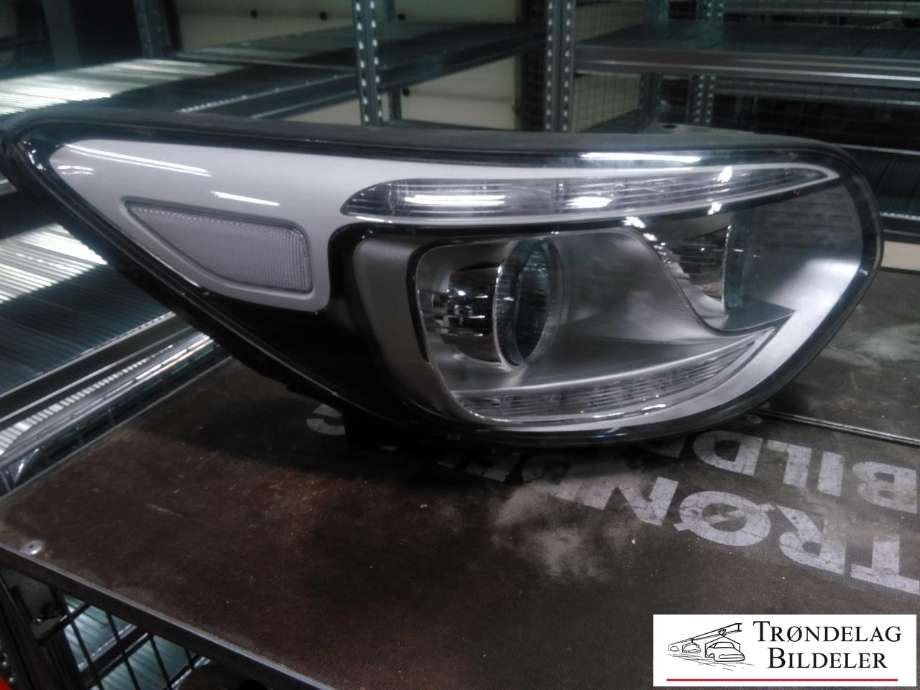 Frontlykt høyre halogen til Kia Soul, 2014-2019 (Type II)  (92102E 40101D)