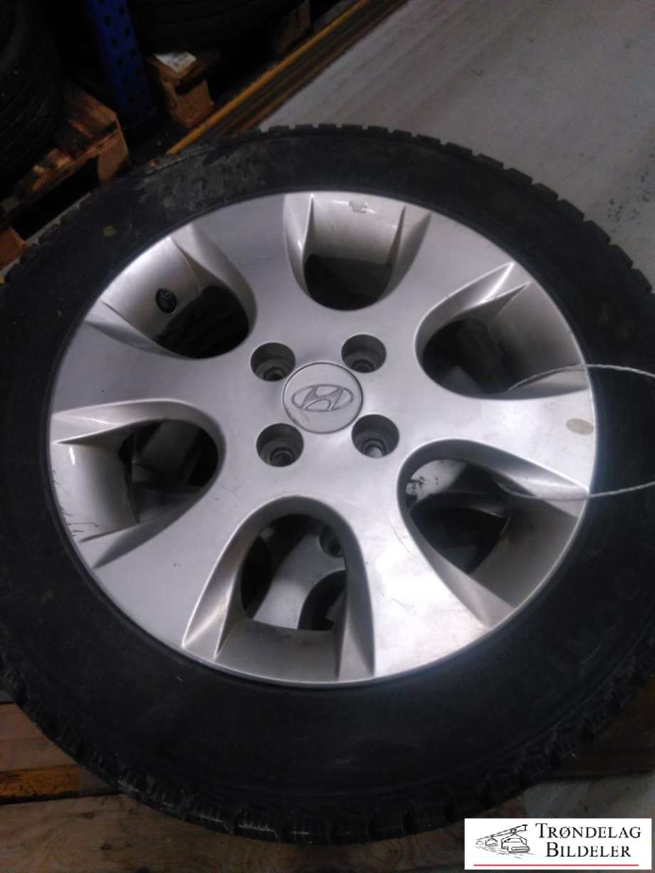 Hjulsett aluminium vinter til Hyundai i20 2009-2014 (Type I)  (LEAO|185/60/R15 4X100 5.5JX15 ET51 CB54|1MM|8-9MM MØNSTERDYBDE|PROD 18-24 PIGGDEKK)
