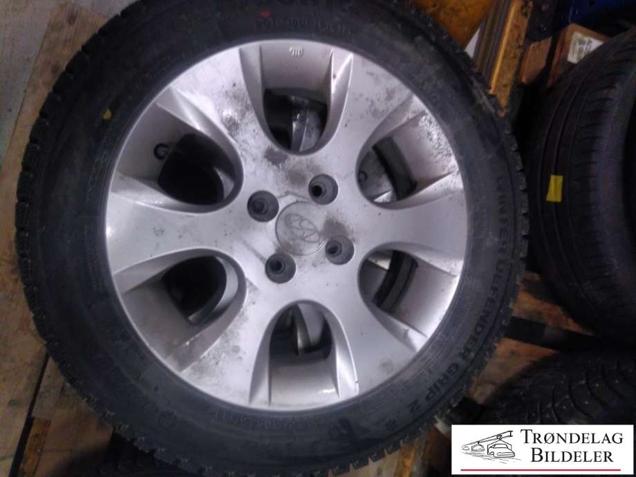 Hjulsett aluminium vinter til Hyundai i20 2009-2014 (Type I)  (LEAO|185/60/R15 4X100 5.5JX15 ET51 CB54|1MM|8-9MM MØNSTERDYBDE|PROD 18-24 PIGGDEKK)