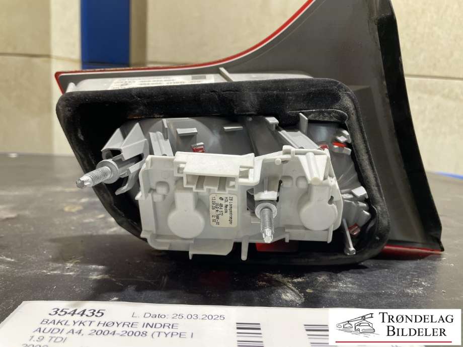 Baklykt høyre indre til Audi A4 2004-2008 (Type III) (B7) (B7) (8E9 945 094|)