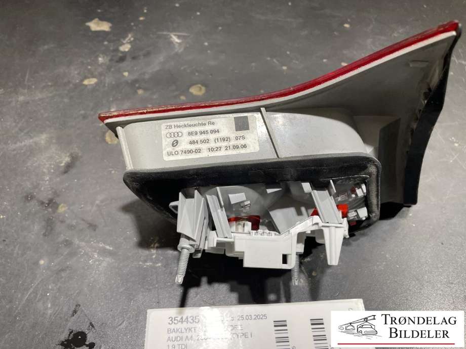 Baklykt høyre indre til Audi A4 2004-2008 (Type III) (B7) (B7) (8E9 945 094|)