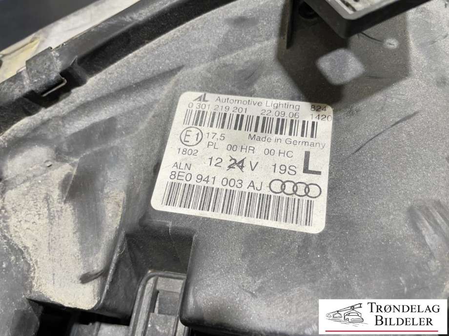 Frontlykt venstre halogen til Audi A4 2004-2008 (Type III) (B7) (B7) (8E0941003AJ|301219201|)