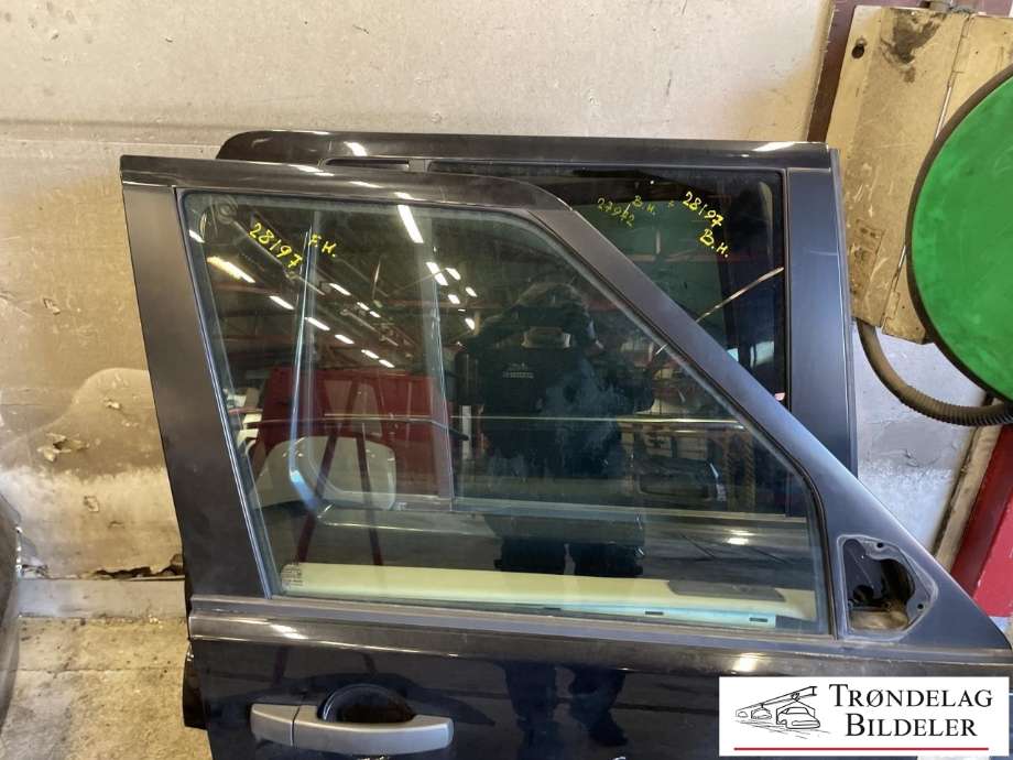 Dør høyre foran til Land Rover Discovery 2009-2017 (Type IV)  (LR016462|)